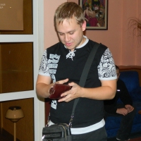 Алексей складывает куш в надежное место